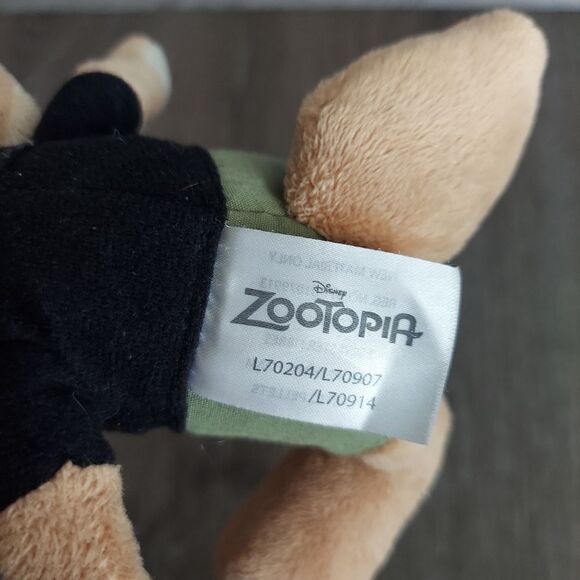 Disney Zootopia "Finnick" Fennec Fox Plush 9 Inch - Picture 3 of 3